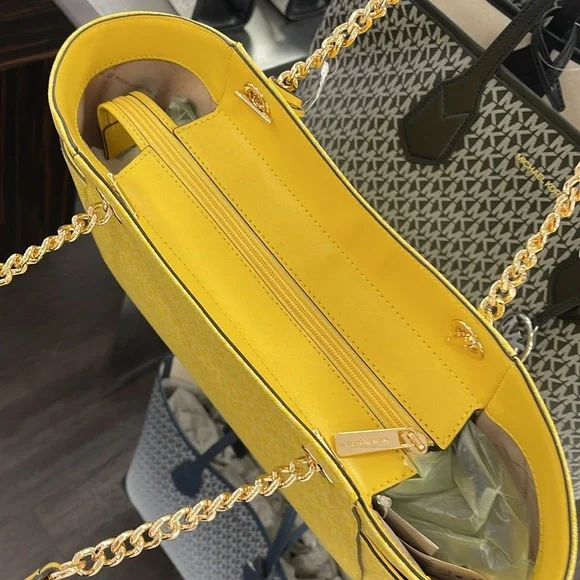 Michael Kors Jet Set Large Signature Logo Chain Shoulder Tote
DAISY YELLOW
NWT - Picture 7 of 16